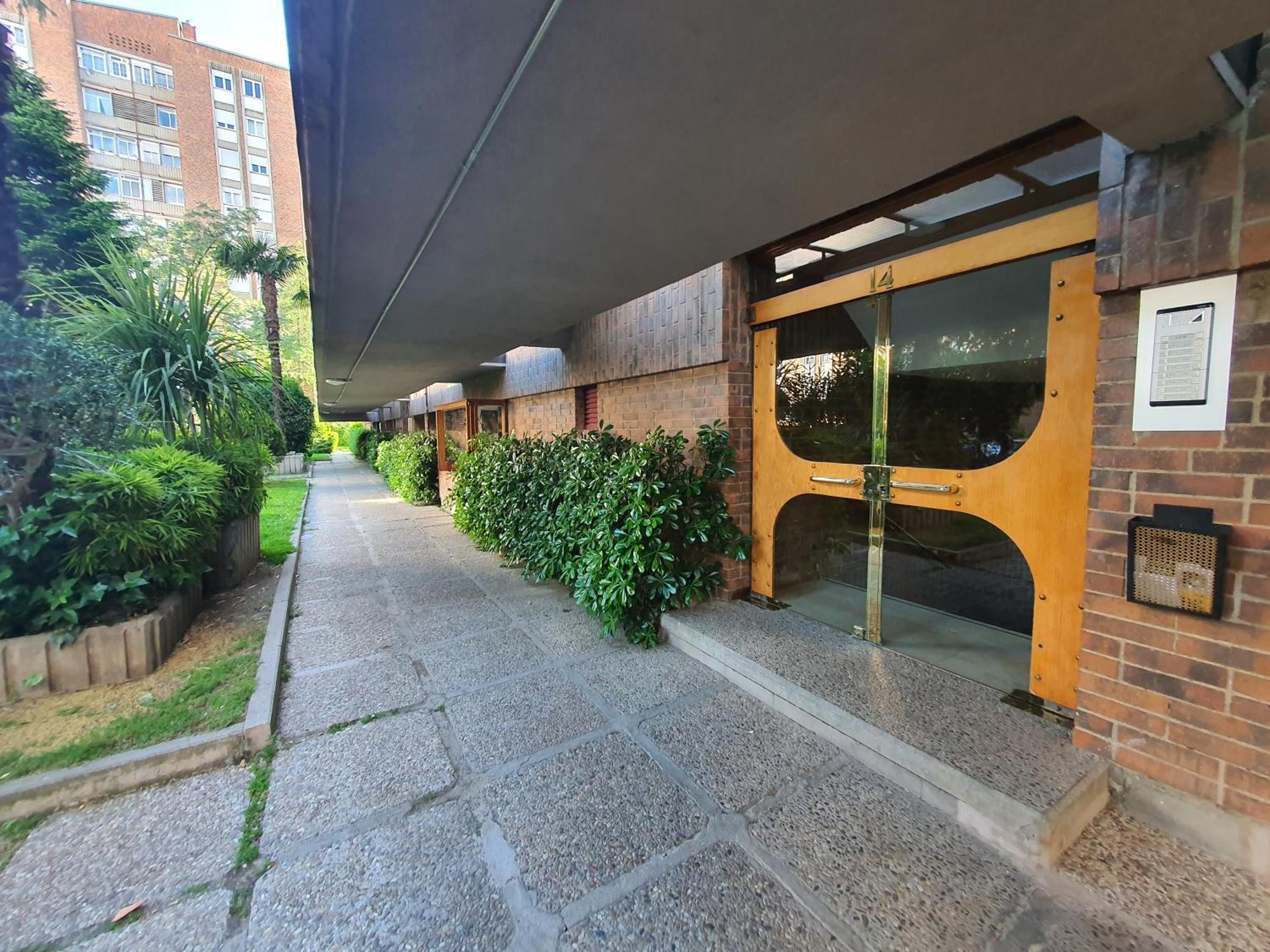 Libros Y Plantas A 5 Minutos Del Centro En Bus Apartment Madrid Exterior photo